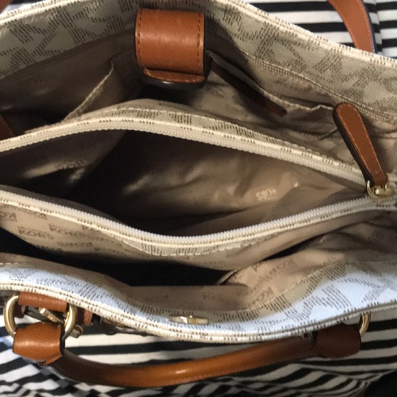 Michael Kors large Hamilton purse - Picture 7 of 8